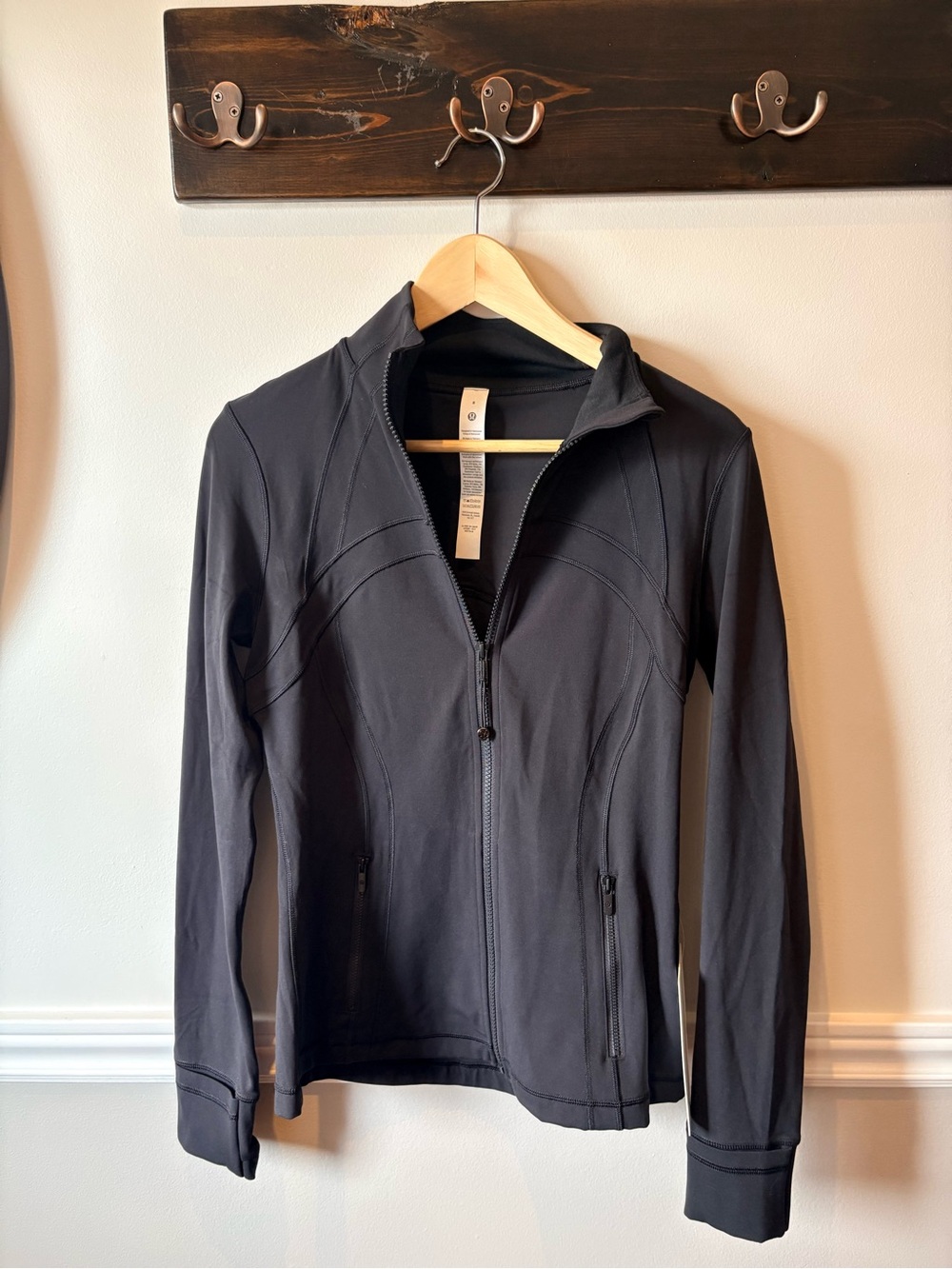 BNWT lululemon athletica Black Women's define Jacket Nulu Size 8